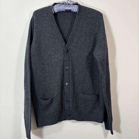 Men's Uniqlo Wool Cardigan Sweater Dark Grey Size M Fall Winter Cozy Chic - Picture 1 of 8